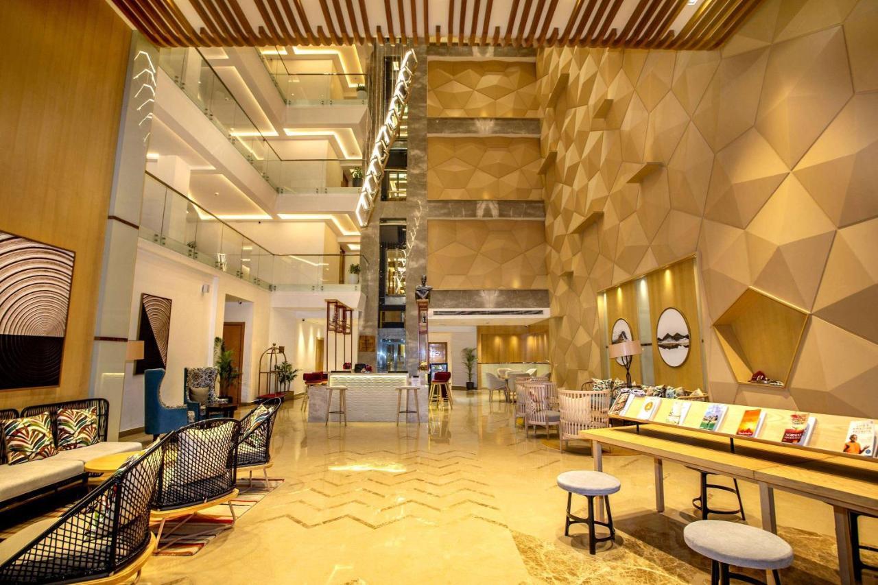 Hotel Ramada By Wyndham Katra Station Road Exteriér fotografie
